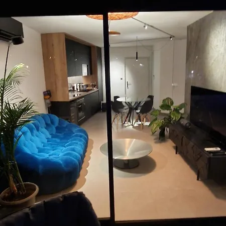 Bien Design Avec Jacuzzi Et Piscine Villeneuve-Loubet