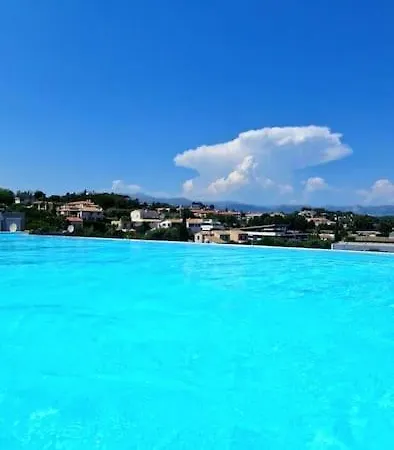 Bien Design Avec Jacuzzi Et Piscine *