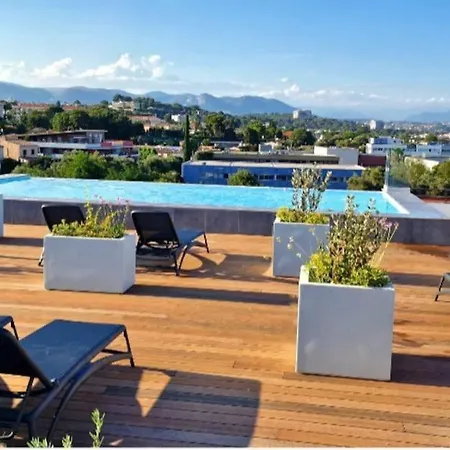 Bien Design Avec Jacuzzi Et Piscine 빌뇌브루베
