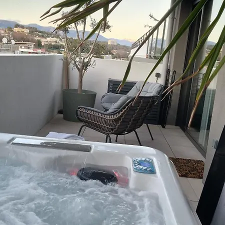 Bien Design Avec Jacuzzi Et Piscine Апартаменты *