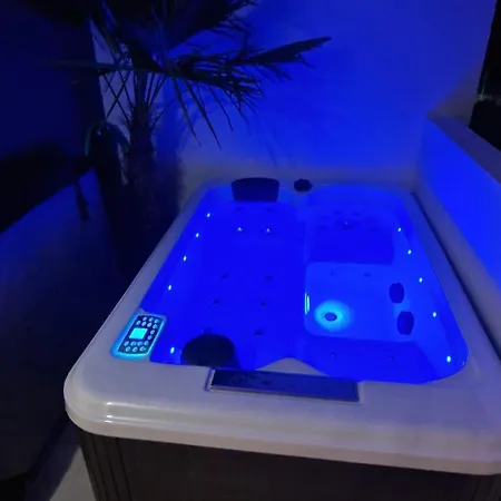 Bien Design Avec Jacuzzi Et Piscine Апартаменты