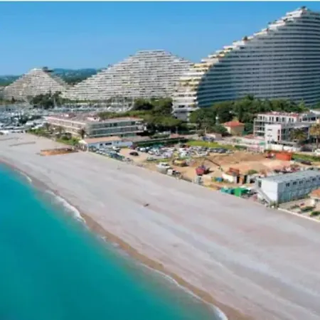 Bien Design Avec Jacuzzi Et Piscine Вильнёв-Лубе