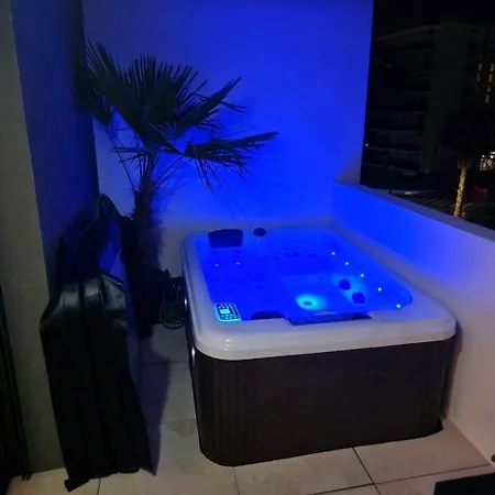 Bien Design Avec Jacuzzi Et Piscine * 빌뇌브루베