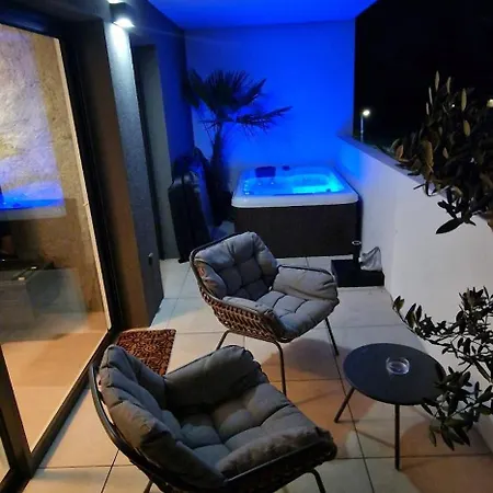 Bien Design Avec Jacuzzi Et Piscine Апартаменты *
