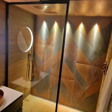 Bien Design Avec Jacuzzi Et Piscine Apartamento Villeneuve-Loubet