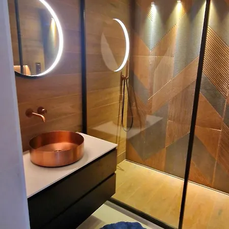 Bien Design Avec Jacuzzi Et Piscine *