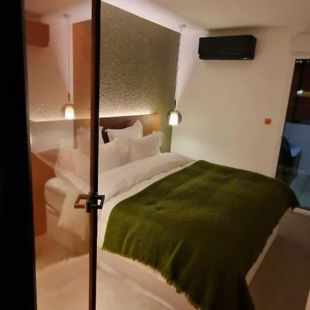 Bien Design Avec Jacuzzi Et Piscine *