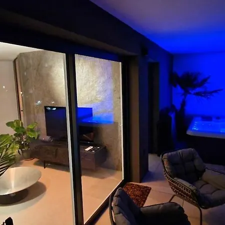 아파트 Bien Design Avec Jacuzzi Et Piscine *