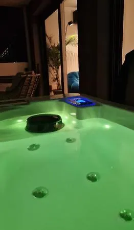 Bien Design Avec Jacuzzi Et Piscine 아파트 빌뇌브루베