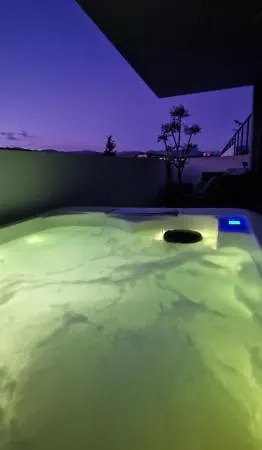 Bien Design Avec Jacuzzi Et Piscine * 빌뇌브루베